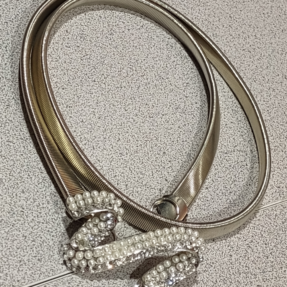 💎Host Pick💎 Gold colored stretchy belt with beaded and rhinestone buckle - Picture 6 of 10